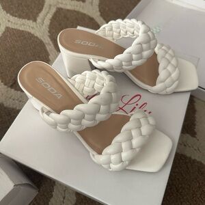 Heel dress shoes